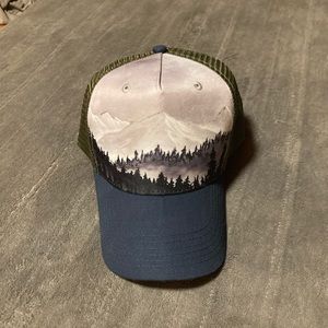 Locale Outdoors Denali kid’s trucker NWOT